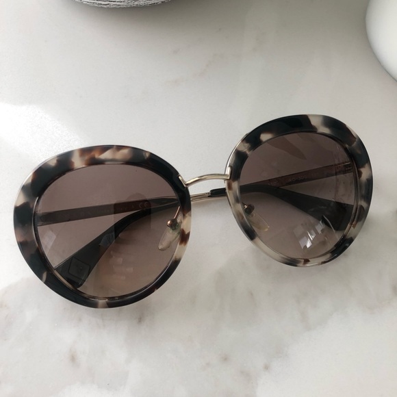 Prada sunglasses - Picture 2 of 9